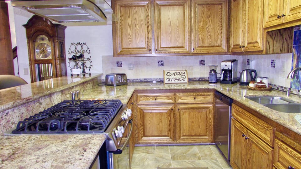 Full kitchen