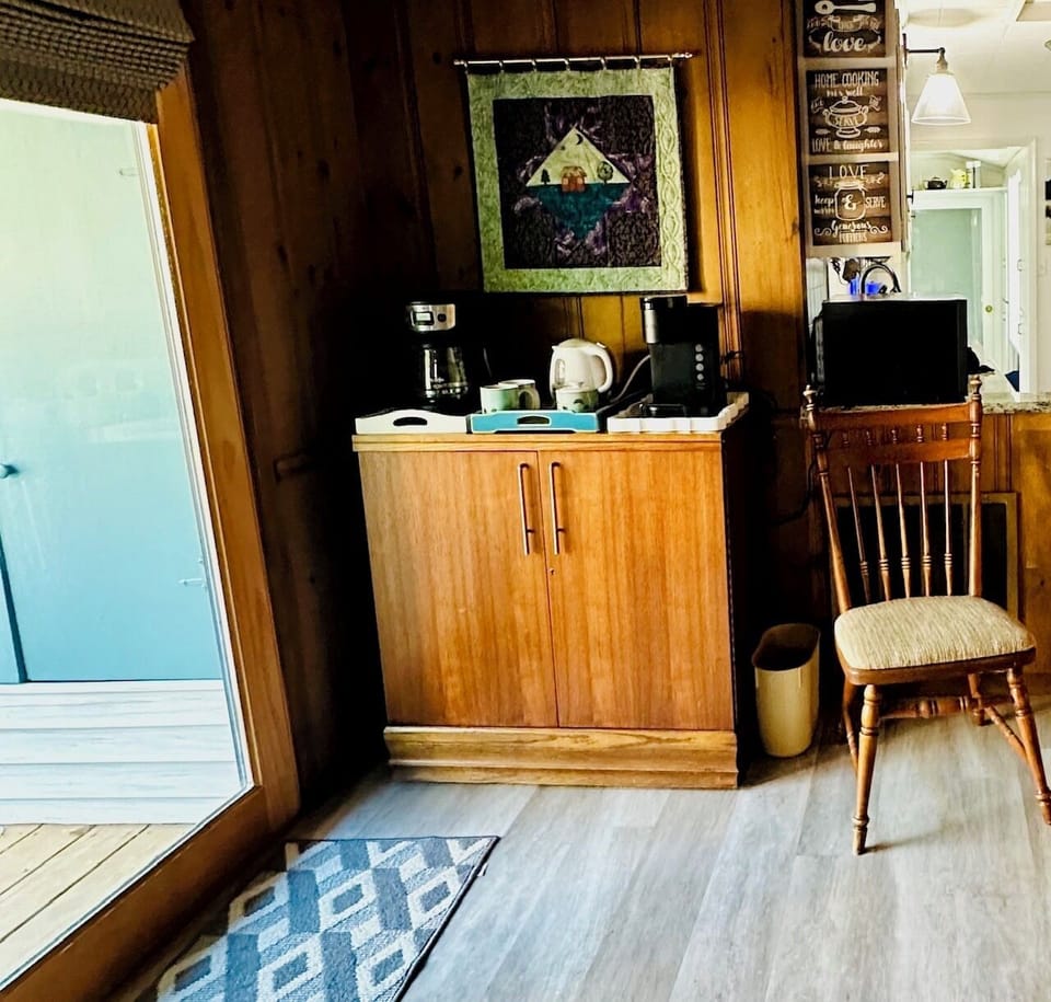 Coffee station : Mr. Coffee, Keurig-single serving, electric kettle. 