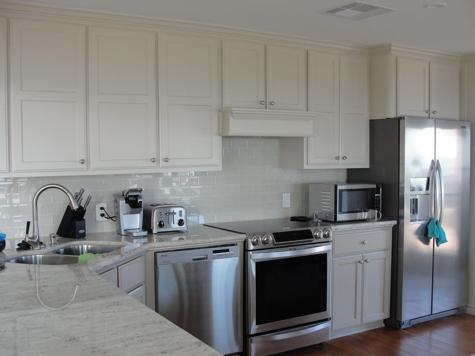 Perfect Coastal Kitchen!
Granite counters, stainless appliances, well-equipped .