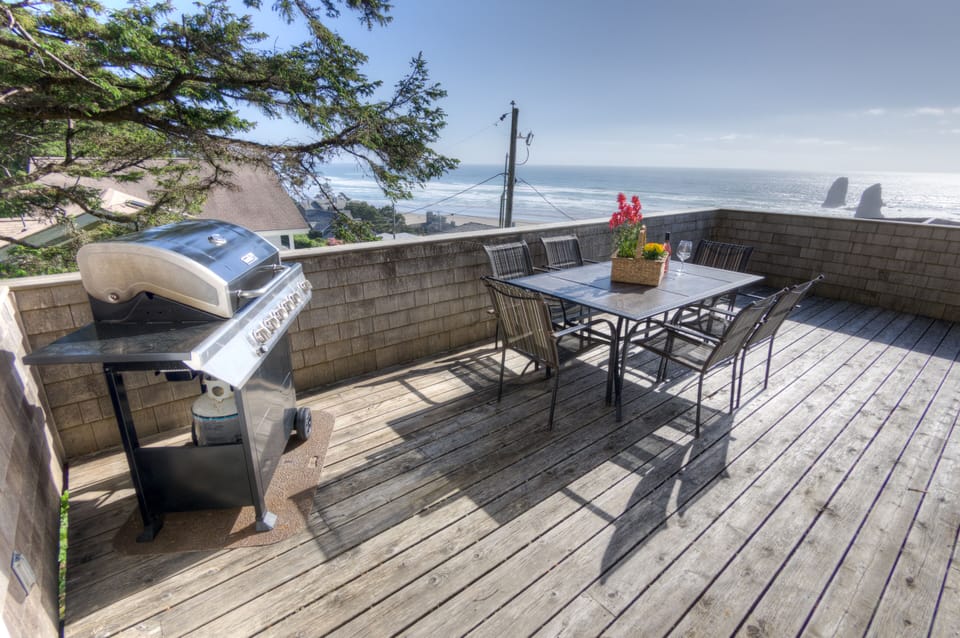 Gorgeous ocean views from north to south, including Haystack Rock & the Needles