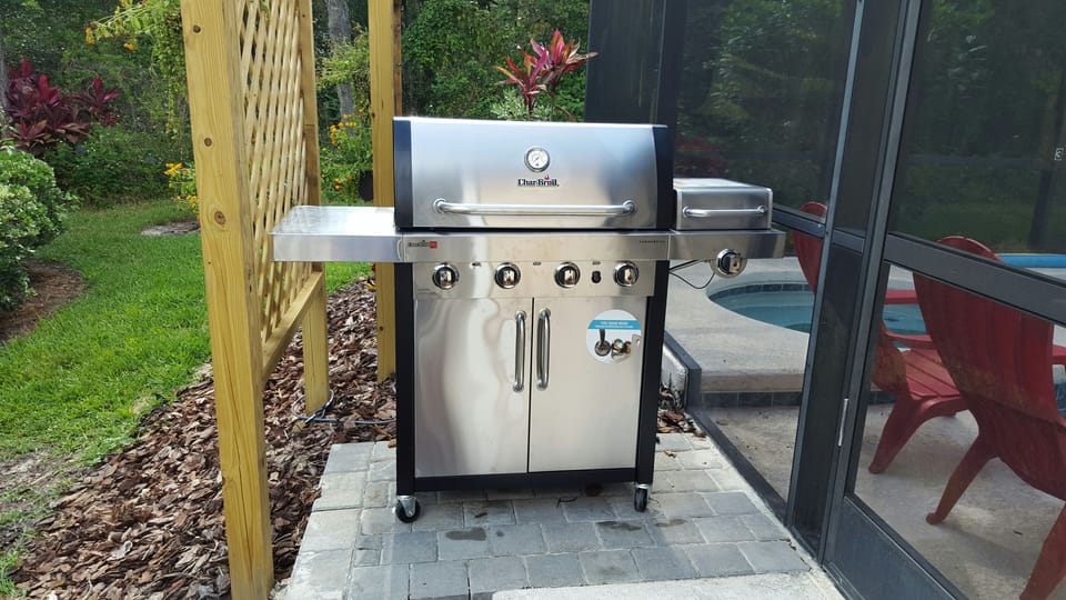 Outdoor Char-Broil 4 Burner Infra-Red Propane Grill