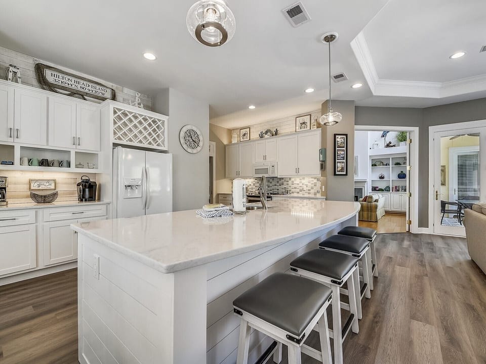 Full Kitchen, fridge, oven, microwave, dish- washer, boasting a new Coffee Bar.