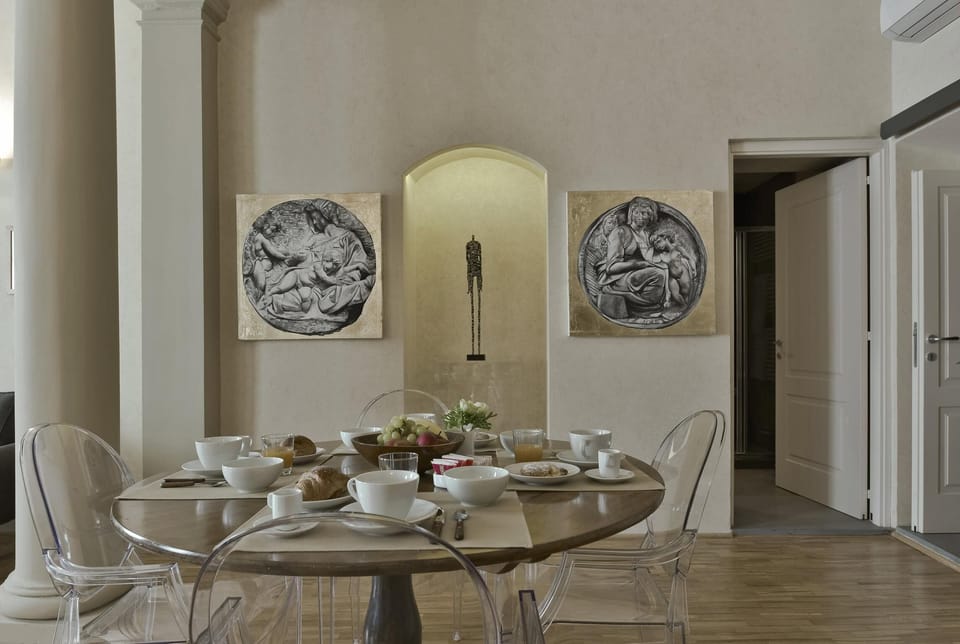 Livingroom dining area 