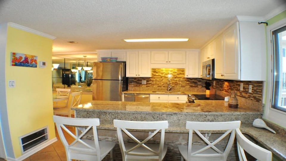 Kitchen - Breakfast Bar