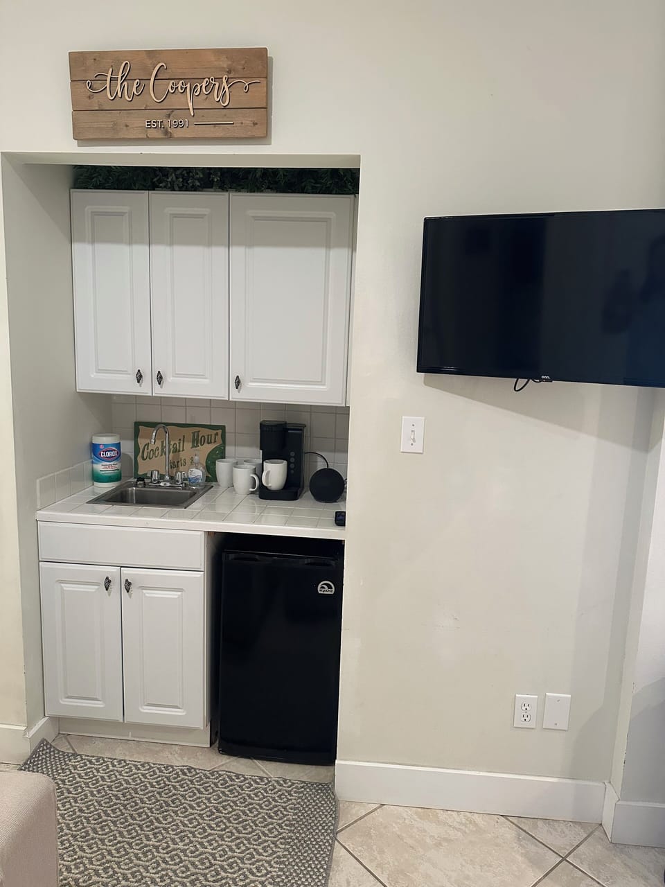 Entry level coffee area, mini-fridge and tv