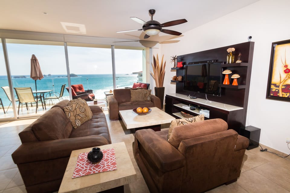 55" TV, Apple TV, Netflix, X-box 360, private Wifi.