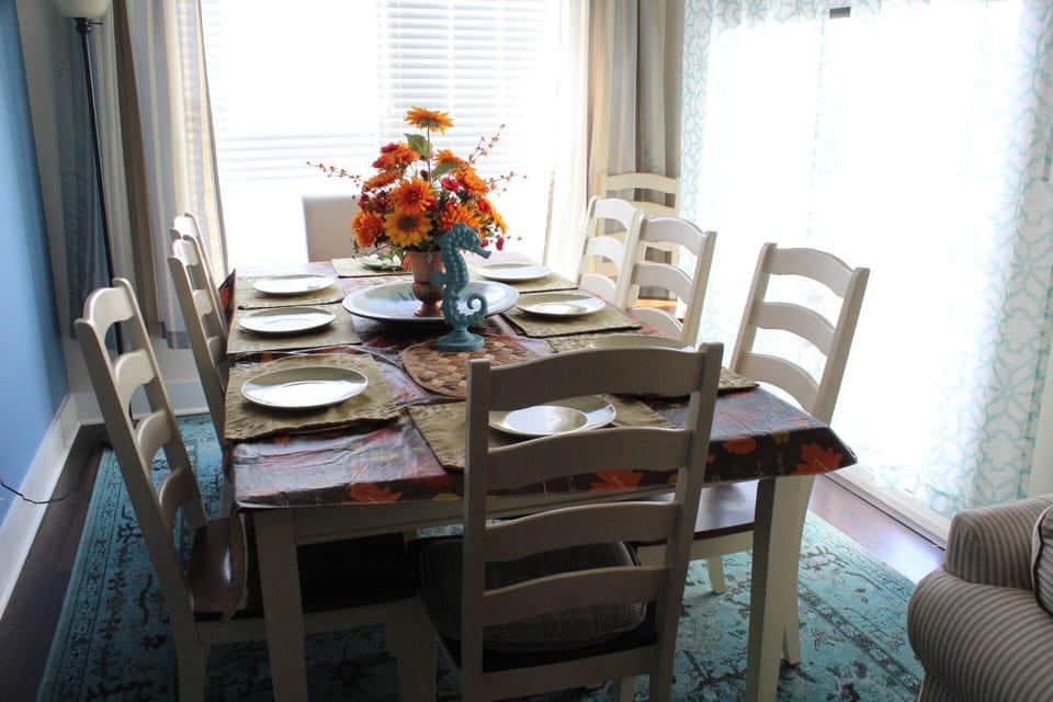 Dining room - sliding glass door goes to back deck