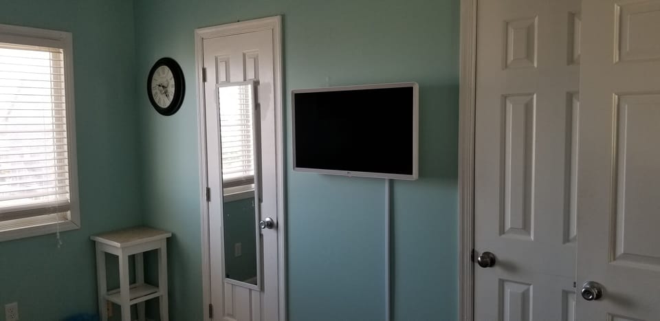 Twin bedroom with fabulous sound view