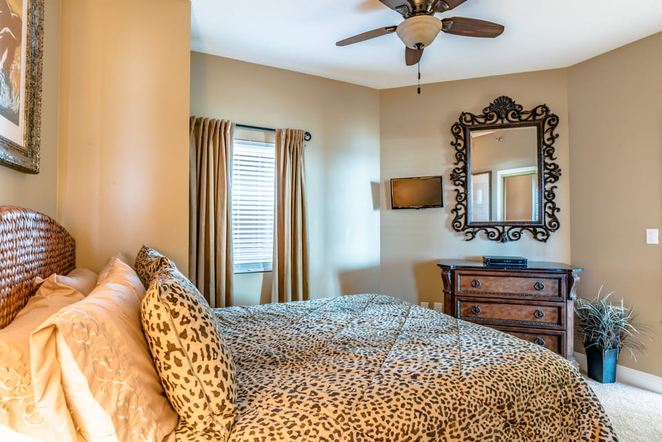 Third bedroom with Queen bed