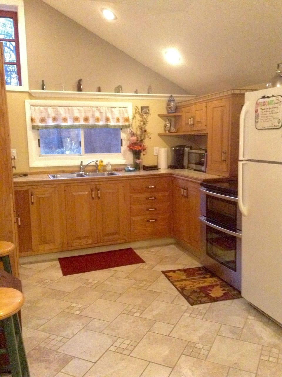 Fully efficient kitchen with double oven. Smaller baking on top full size bottom