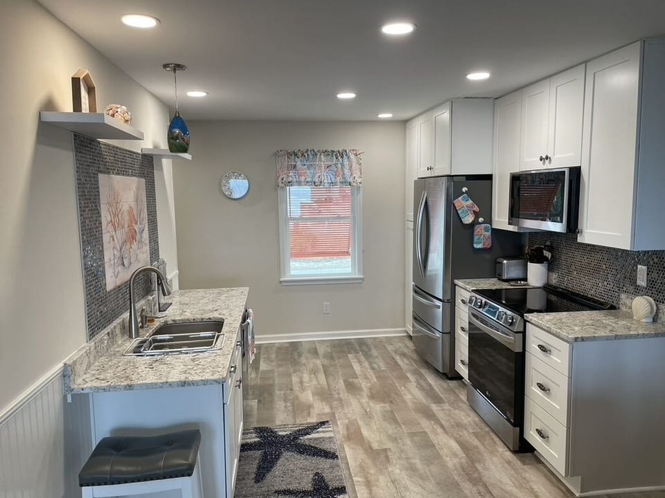 Kitchen completely renovated 2023 with all new top of the line LG appliances.