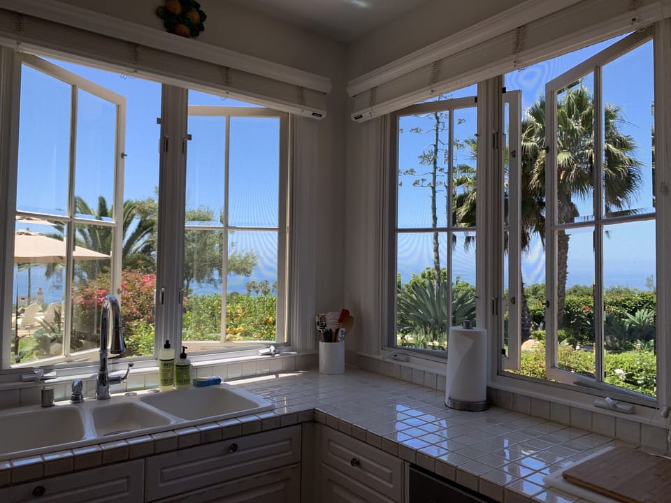 Kitchen: stunning ocean view while preparing meals
