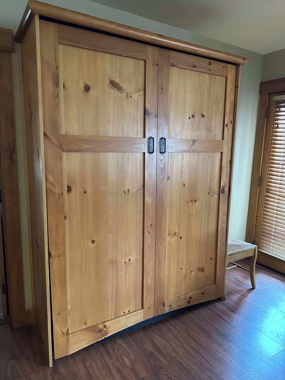 Easy pull up/down Murphy bed in common room