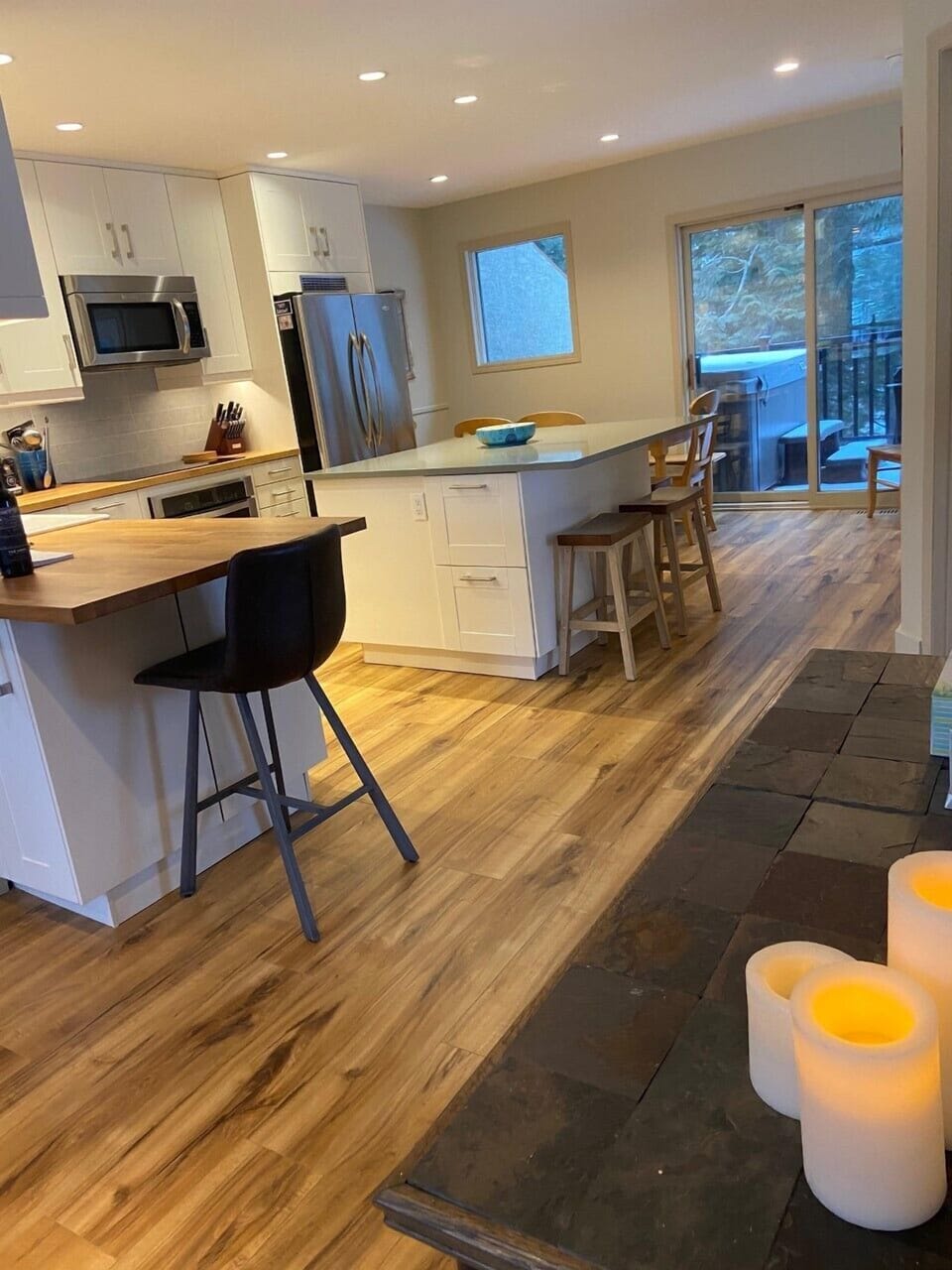 Open plan kitchen next to living room.