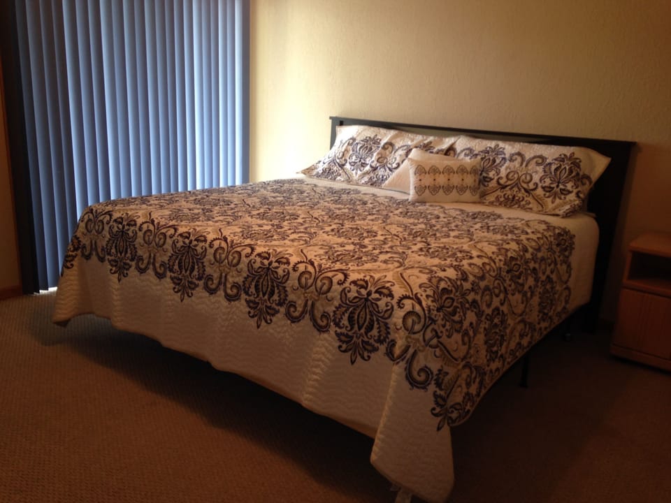 Lower level King bedroom