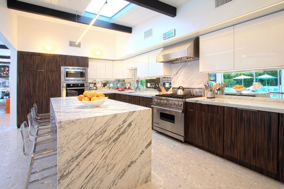 Gourmet kitchen! Viking range, Bosch ovens, marble counters/island.