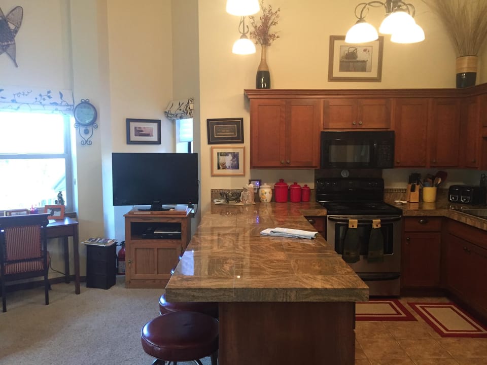 Kitchen, with 4 barstools for counter seating.