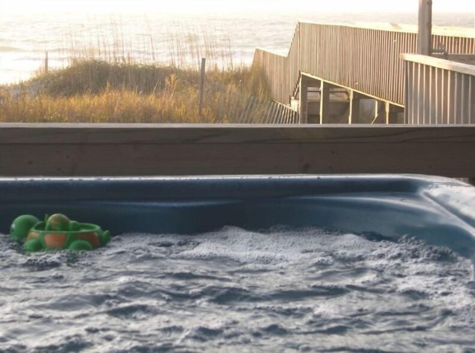 Hot Tub Overlooking Ocean