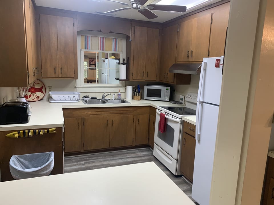 Full Kitchen and appliances