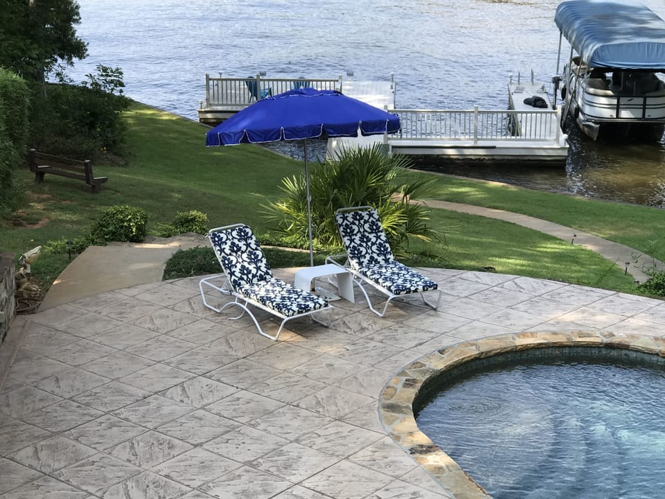 Love that pool!