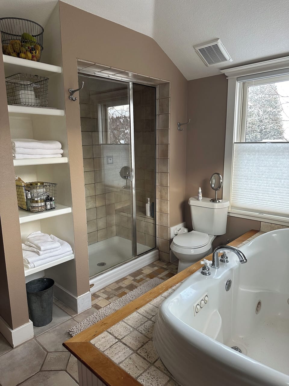 Jacuzzi Tub + Steam Shower