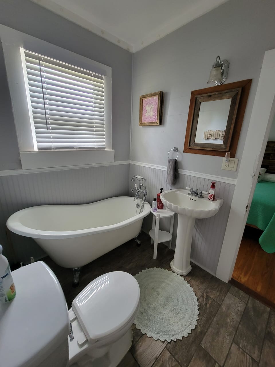 bathroom shared between two bedrooms