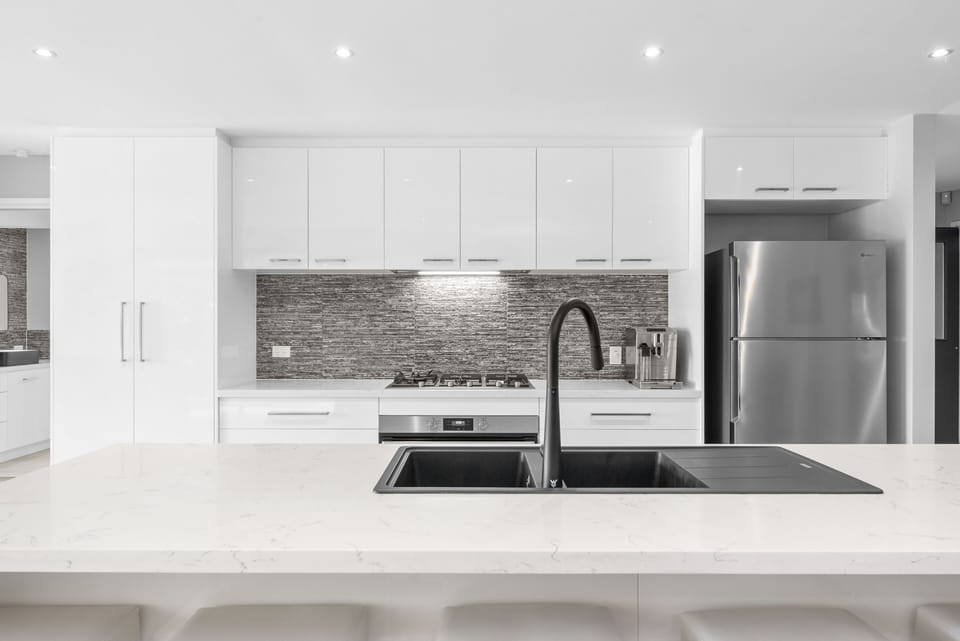 2 Pac Kitchen, stone bench tops, 900 Oven and Gas Hob, Frankie stone sink.