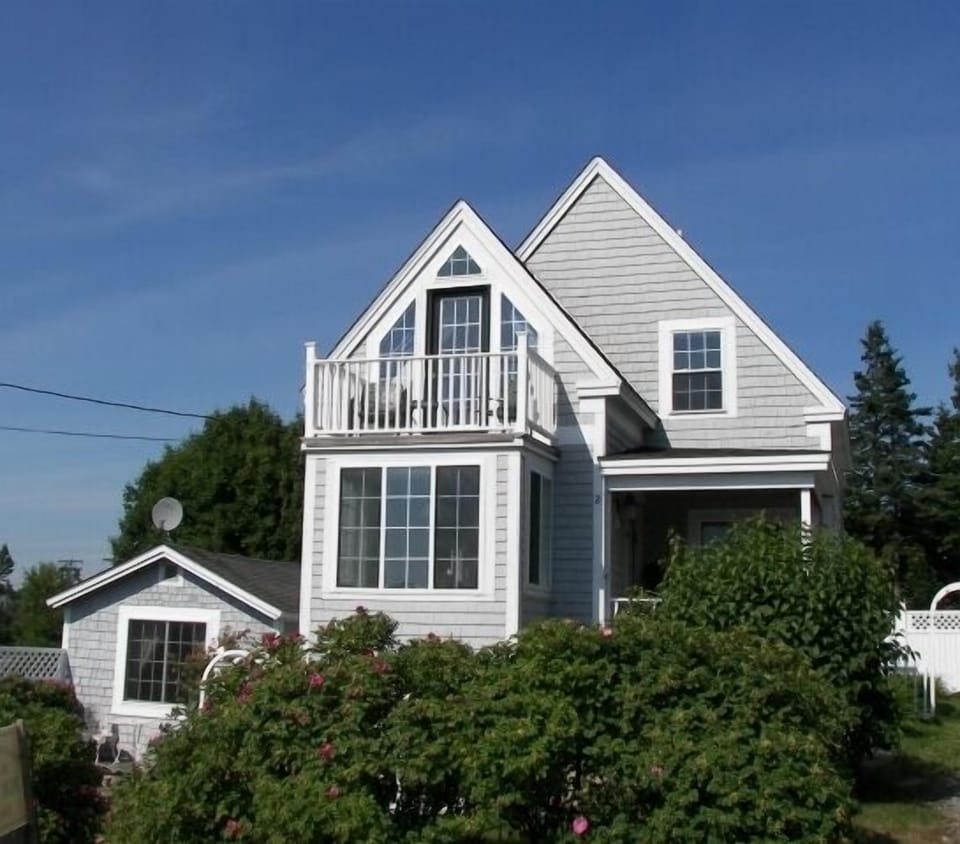 Harbor Cottage and Summer Studio