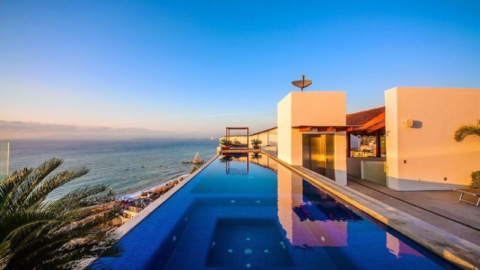 Roof top infinity pool