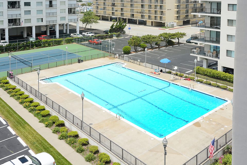 Amenity,Camelot Pool & Tennis Court,
