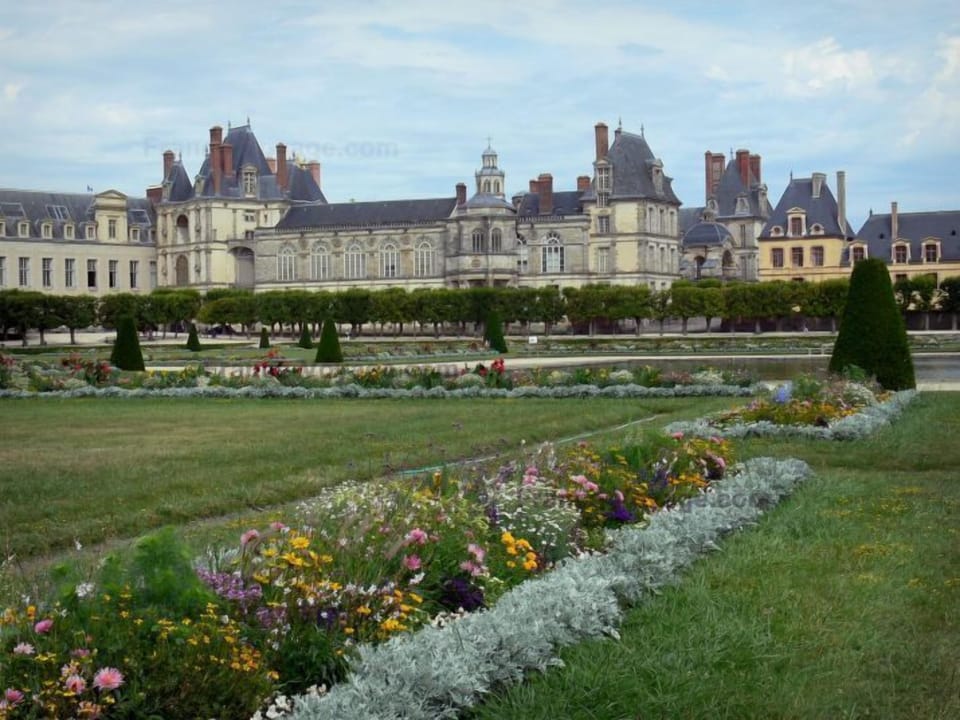Chateau of Fontainebleau - 15 minute walk from apartment.
