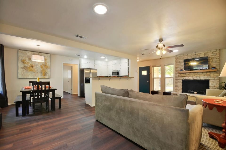 Comfortable open floor plan allows for great flow!