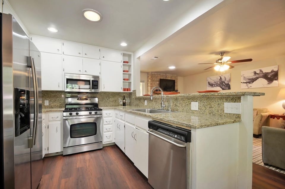 Fully equipped kitchen to feast and entertain!