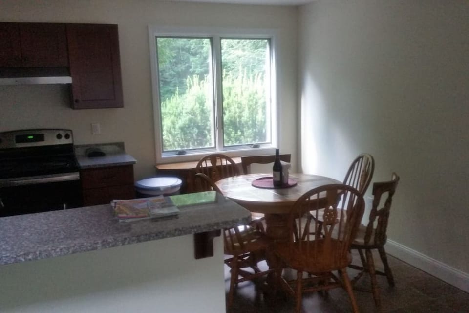 Main Level:
Breakfast nook