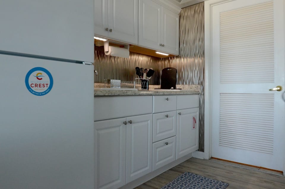 Kitchen with 2 burner cook top