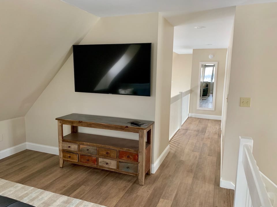2nd Floor Loft with 55" Smart TV