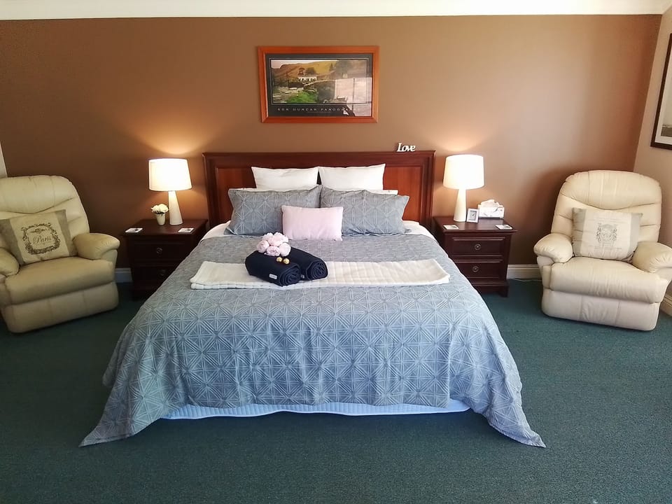 Luxury king bedroom with ensuite