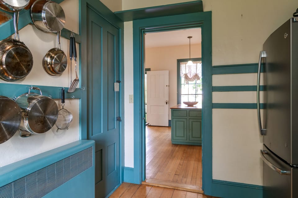 Kitchen/pantry
