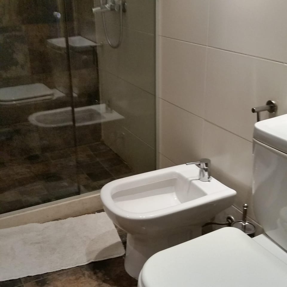 modern 4-piece bath