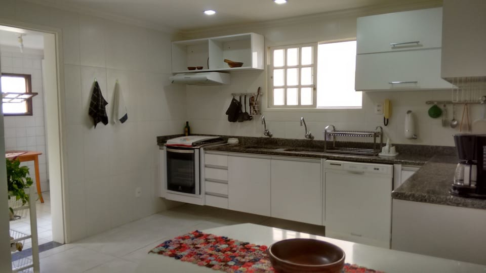 
Large kitchen with stove, extractor, dishwasher.