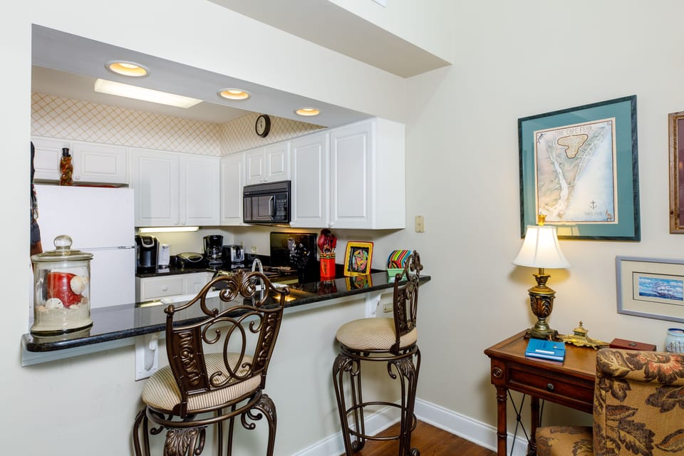 Kitchen w/Bar