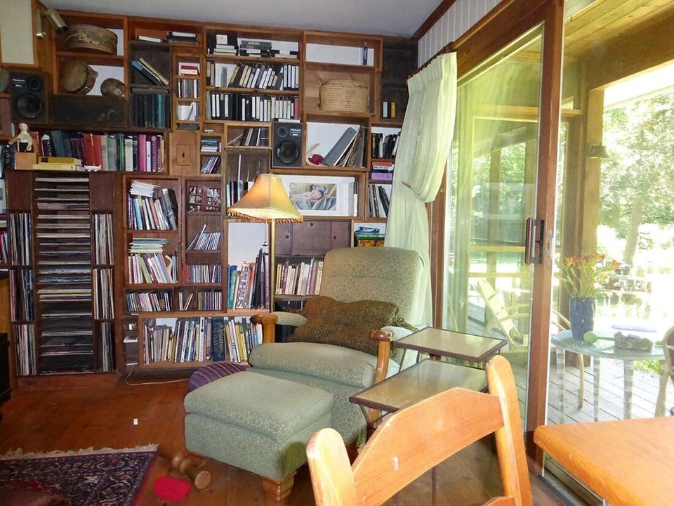 SECOND BEDROOM- LOTSA WINDOWS