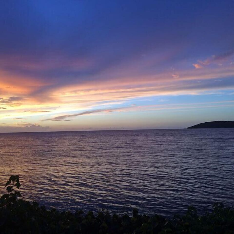 Glorious sunset shows every night! Luxury full amenity villa w' total of 5 bdrms