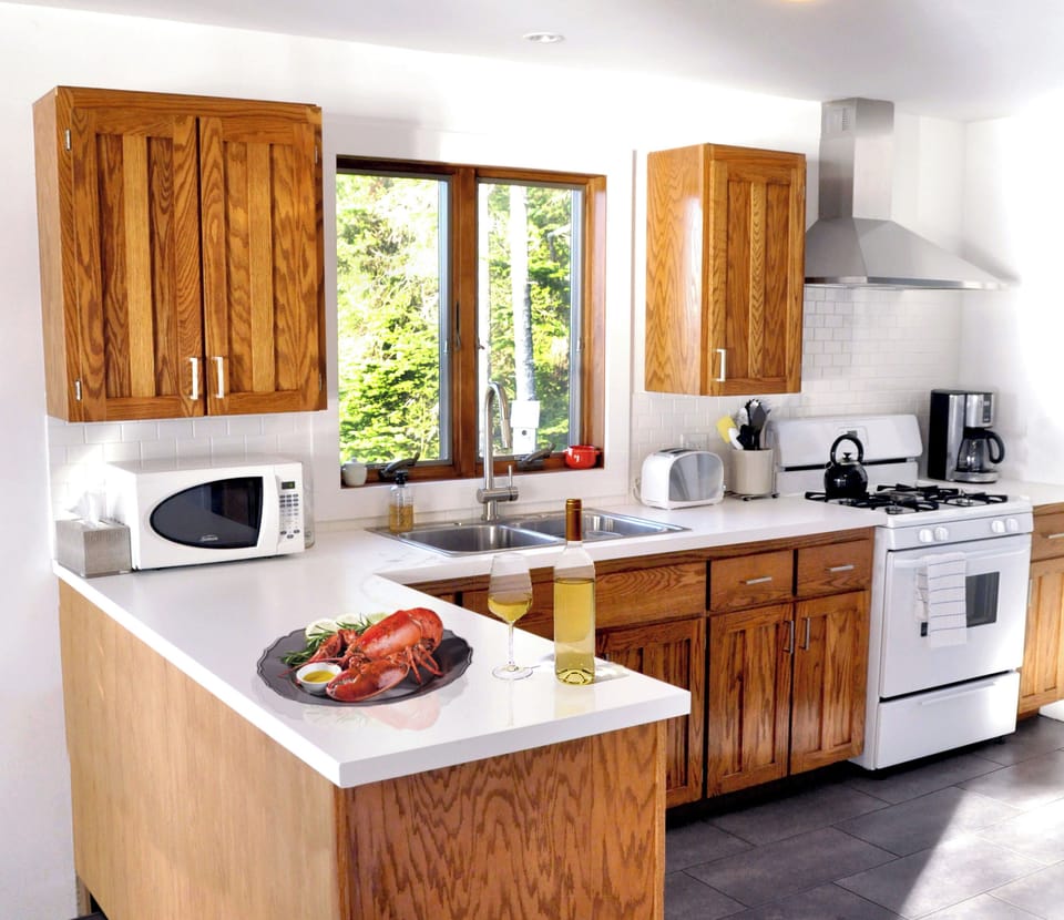 Buy fresh lobsters from fisherman; steam them in the fully stocked kitchen.