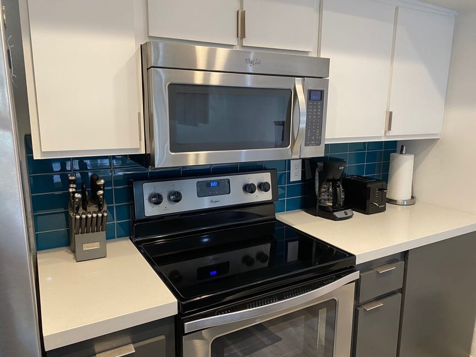 Kitchen - dishwasher included