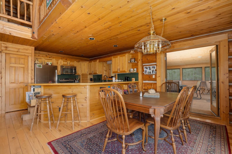 Access to Second Dining Area