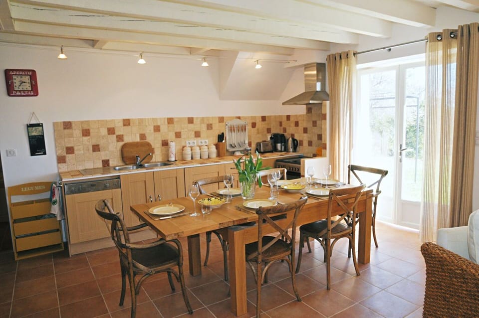 Dining room & kitchen