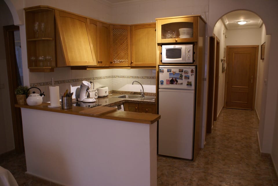 Integrated kitchen with brand new equipment