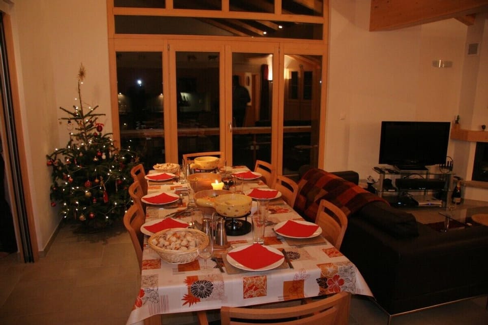 Table set for fondue