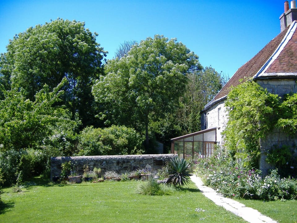 path to Tudor Lee entrance